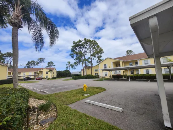 $1,800 | 2668 Kings Lake Boulevard, Unit 2668, Naples, FL 34112