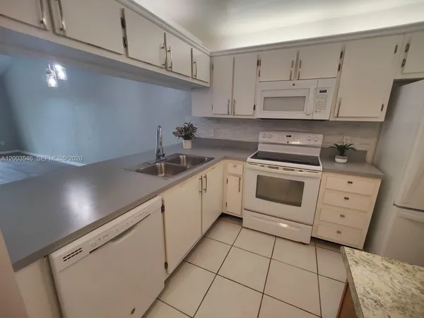 $1,800 | 2668 Kings Lake Boulevard, Unit 2668, Naples, FL 34112