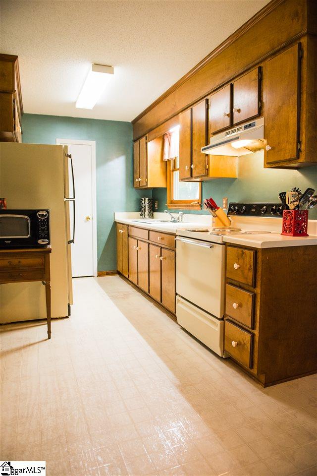 208 Beaver Creek Road Marietta, SC 29661 - Photo 7 of 22 Gallery Image 7
