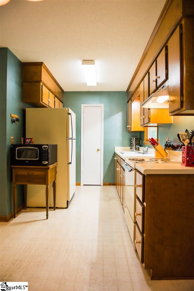 208 Beaver Creek Road Marietta, SC 29661 - Photo 8 of 22 Gallery Image 8