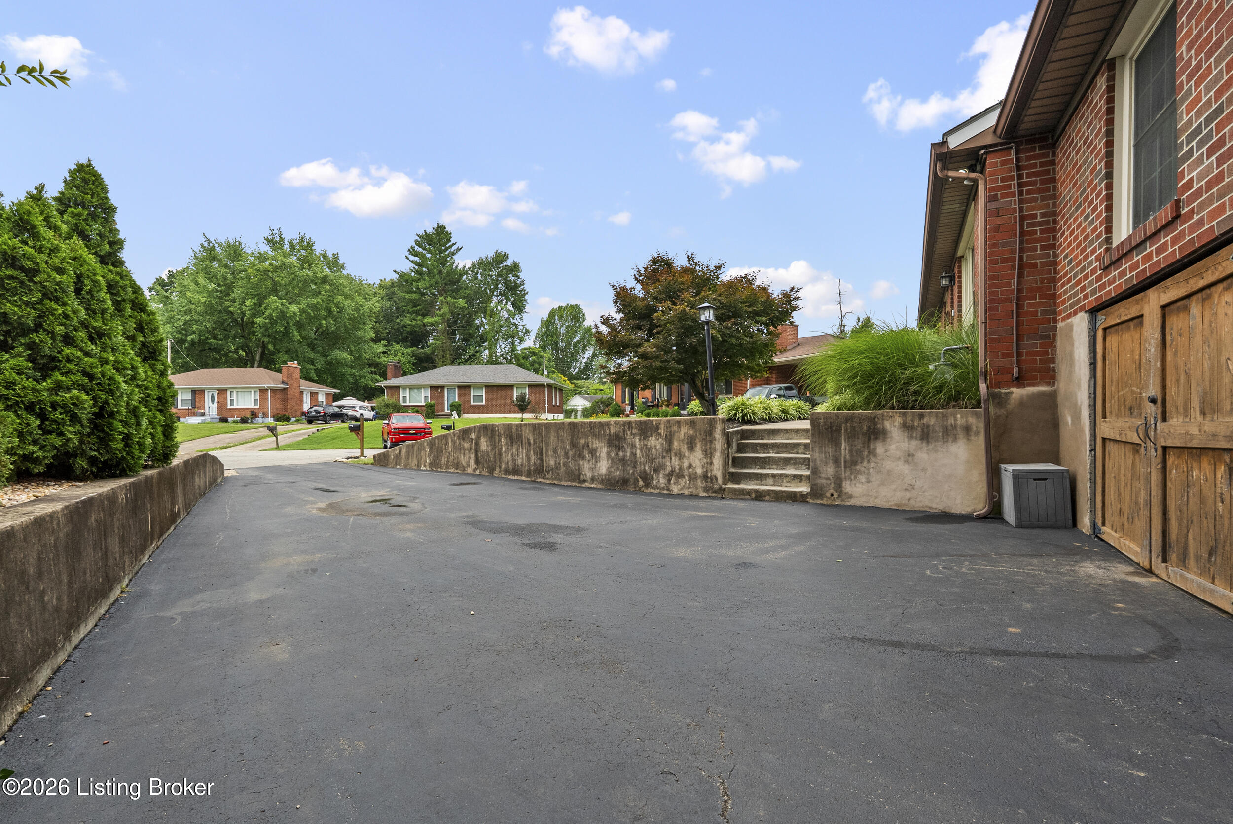 9901 Nanka Road Louisville, KY 40272 - Photo 5 of 66 dsc07779