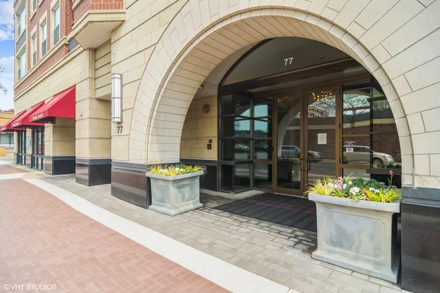 $457,000 | 77 South Evergreen Avenue, Unit 606, Arlington Heights, IL 60005