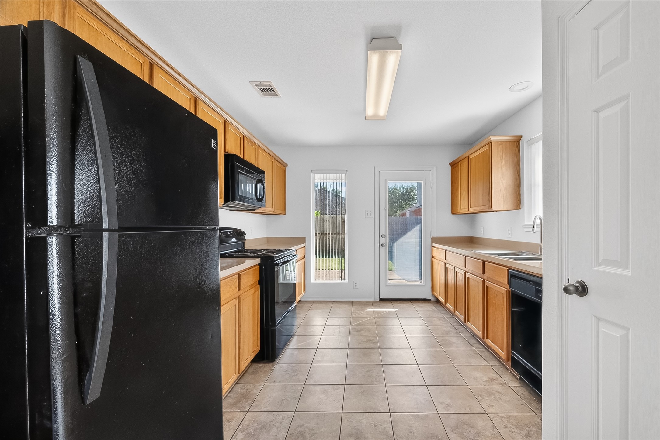 698 Columbia Street Alvin, TX 77511 - Photo 11 of 29