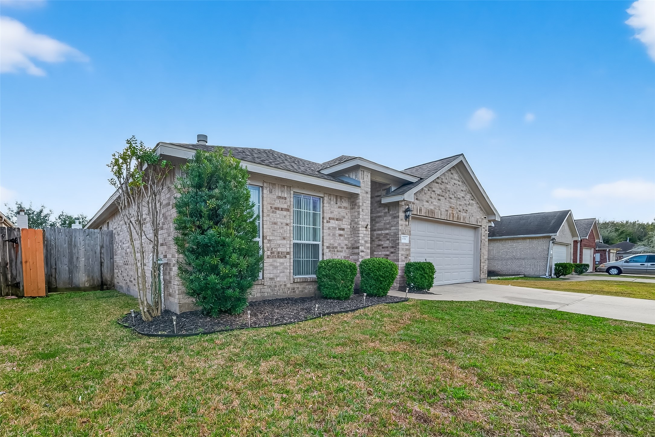 698 Columbia Street Alvin, TX 77511 - Photo 2 of 29