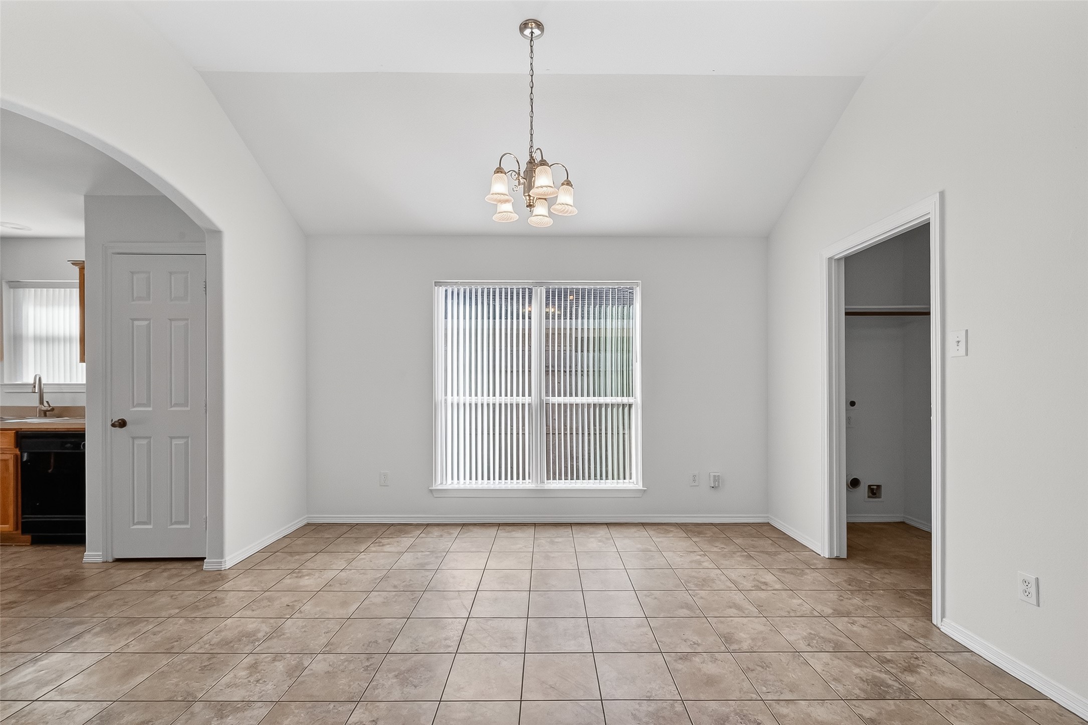 698 Columbia Street Alvin, TX 77511 - Photo 7 of 29 Breakfast area accented by an elegant chandelier