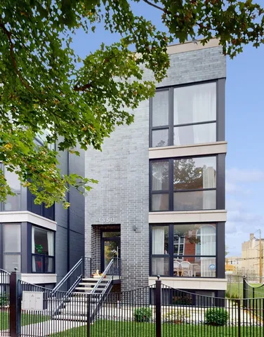 $839,900 | 1350 North Claremont Avenue, Unit 1, Chicago, IL 60622