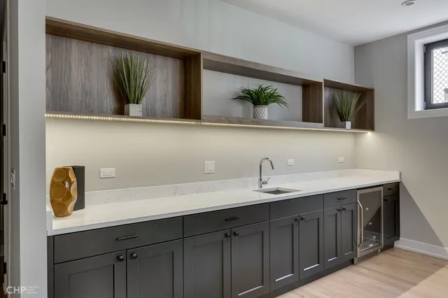 $839,900 | 1350 North Claremont Avenue, Unit 1, Chicago, IL 60622