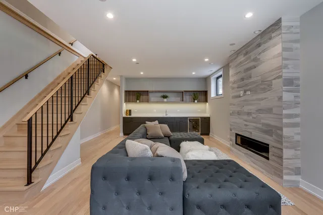 $839,900 | 1350 North Claremont Avenue, Unit 1, Chicago, IL 60622