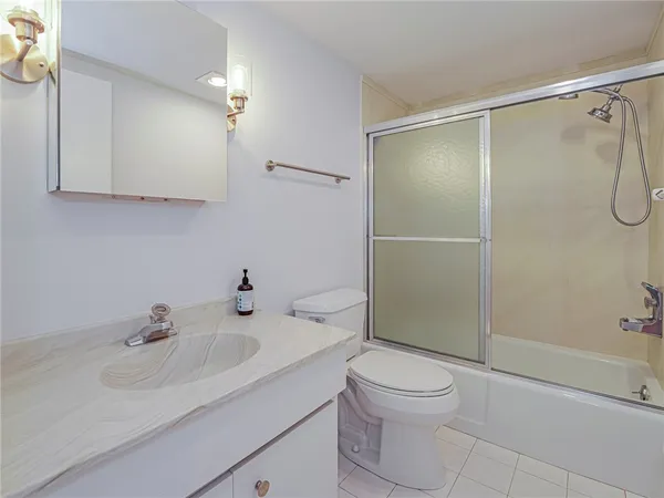 $5,000 | 4049 Ocean Drive, Unit 305, Vero Beach, FL 32963