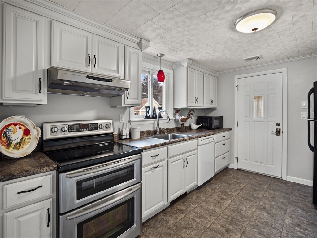 85 Dalton Road Chelmsford, MA 01824 - Photo 7 of 39 a kitchen with granite countertop a stove a sink and cabinets