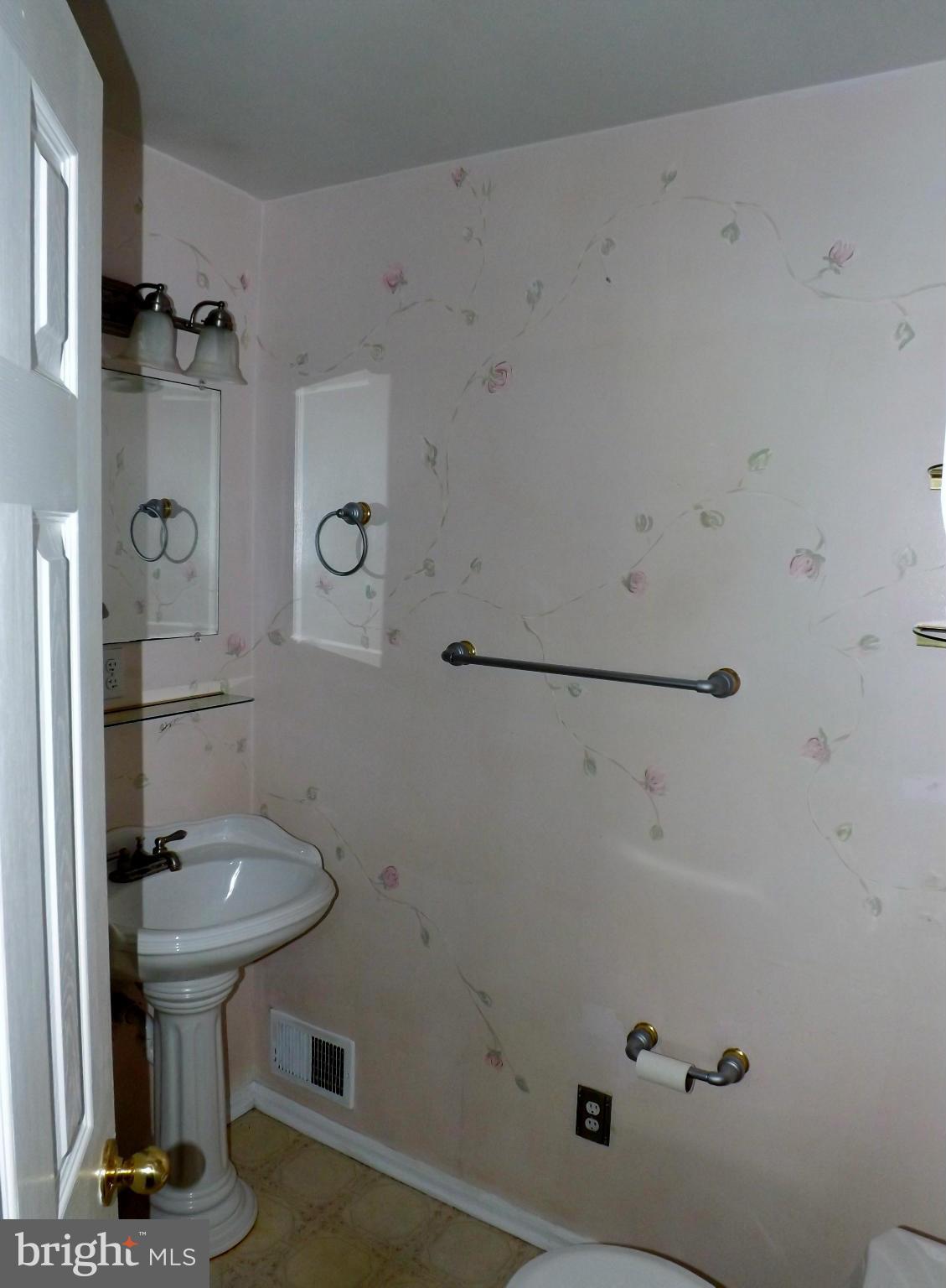 9809 East Light Drive Silver Spring, MD 20903 - Photo 15 of 27 Bath (Master)