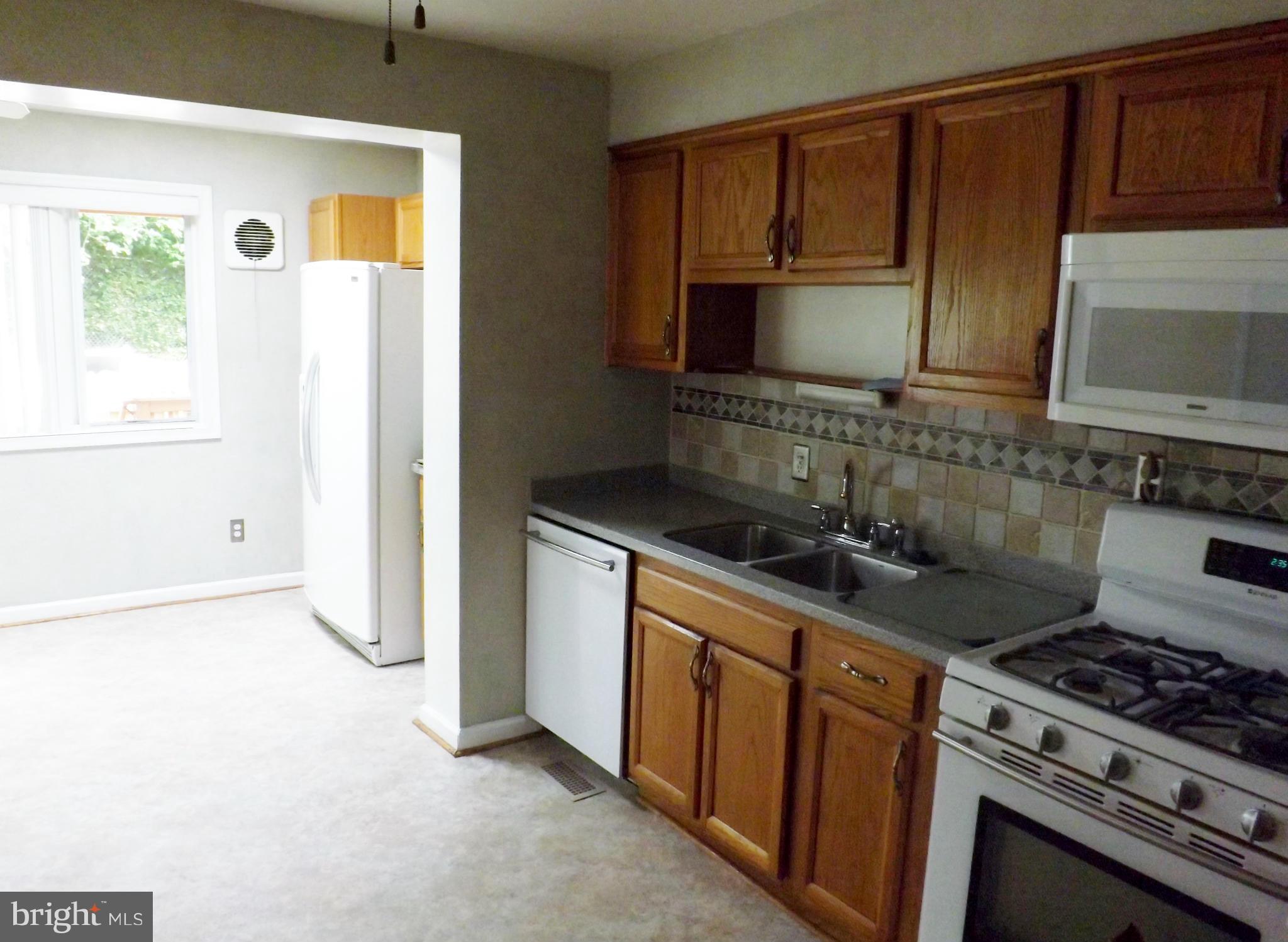 9809 East Light Drive Silver Spring, MD 20903 - Photo 8 of 27 Kitchen