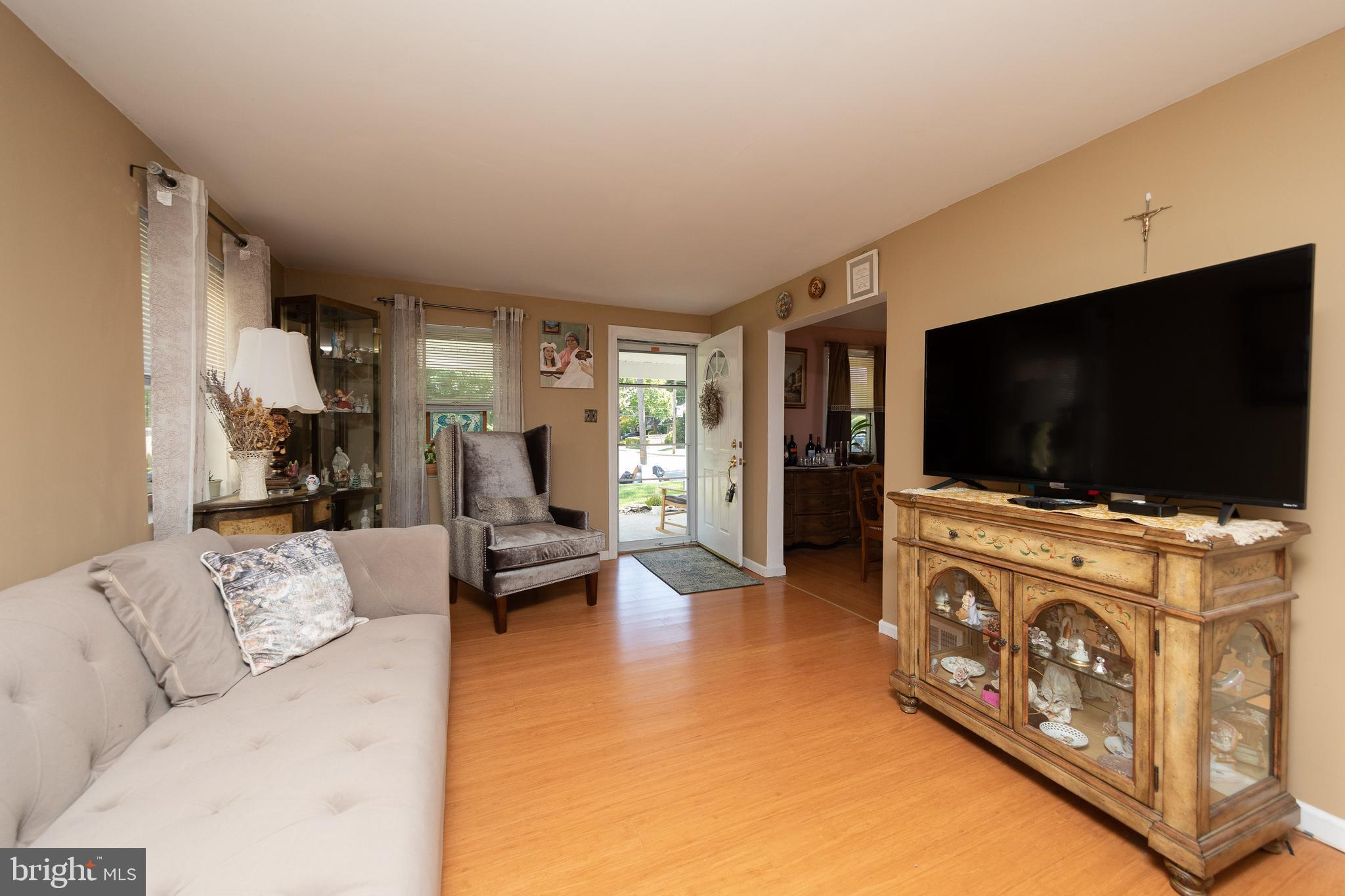 2363 Mole Road Secane, PA 19018 - Photo 4 of 28 Gallery Image 4