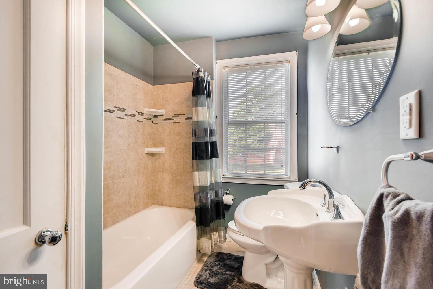 8417 Greenway Road Towson, MD 21286 - Photo 19 of 30 FULL BATHROOM ... NICELY RENOVATED