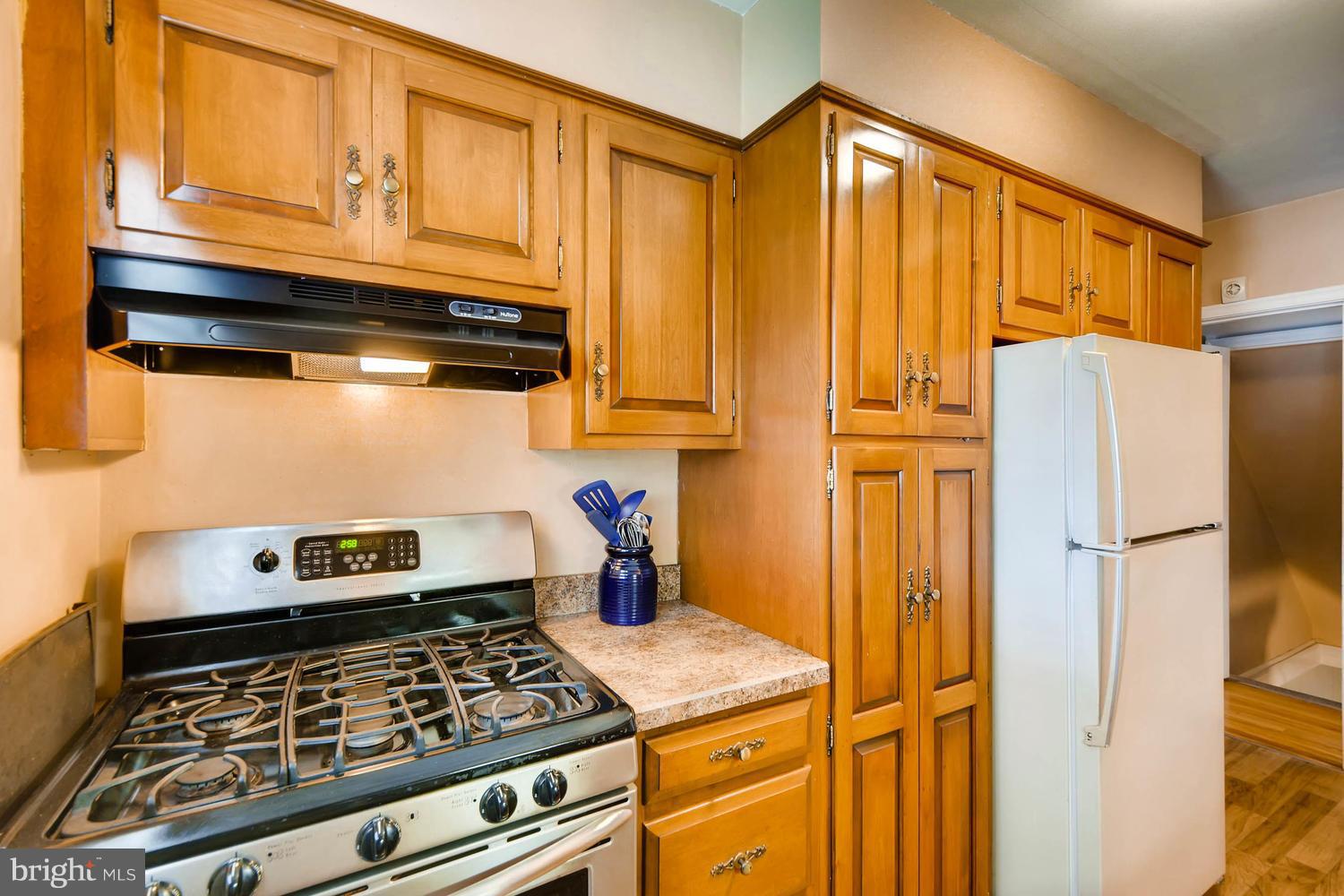 8417 Greenway Road Towson, MD 21286 - Photo 8 of 30 GAS STOVE HAS EXTRA BURNERS