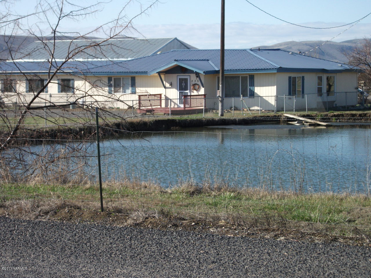 2350 Duffield Road Moxee, WA 98936 - Photo 2 of 21 a view of a house with a yard