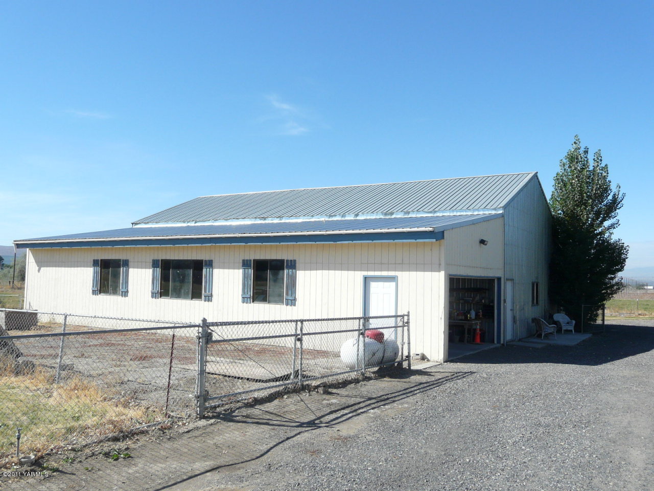 2350 Duffield Road Moxee, WA 98936 - Photo 3 of 21 front view of house