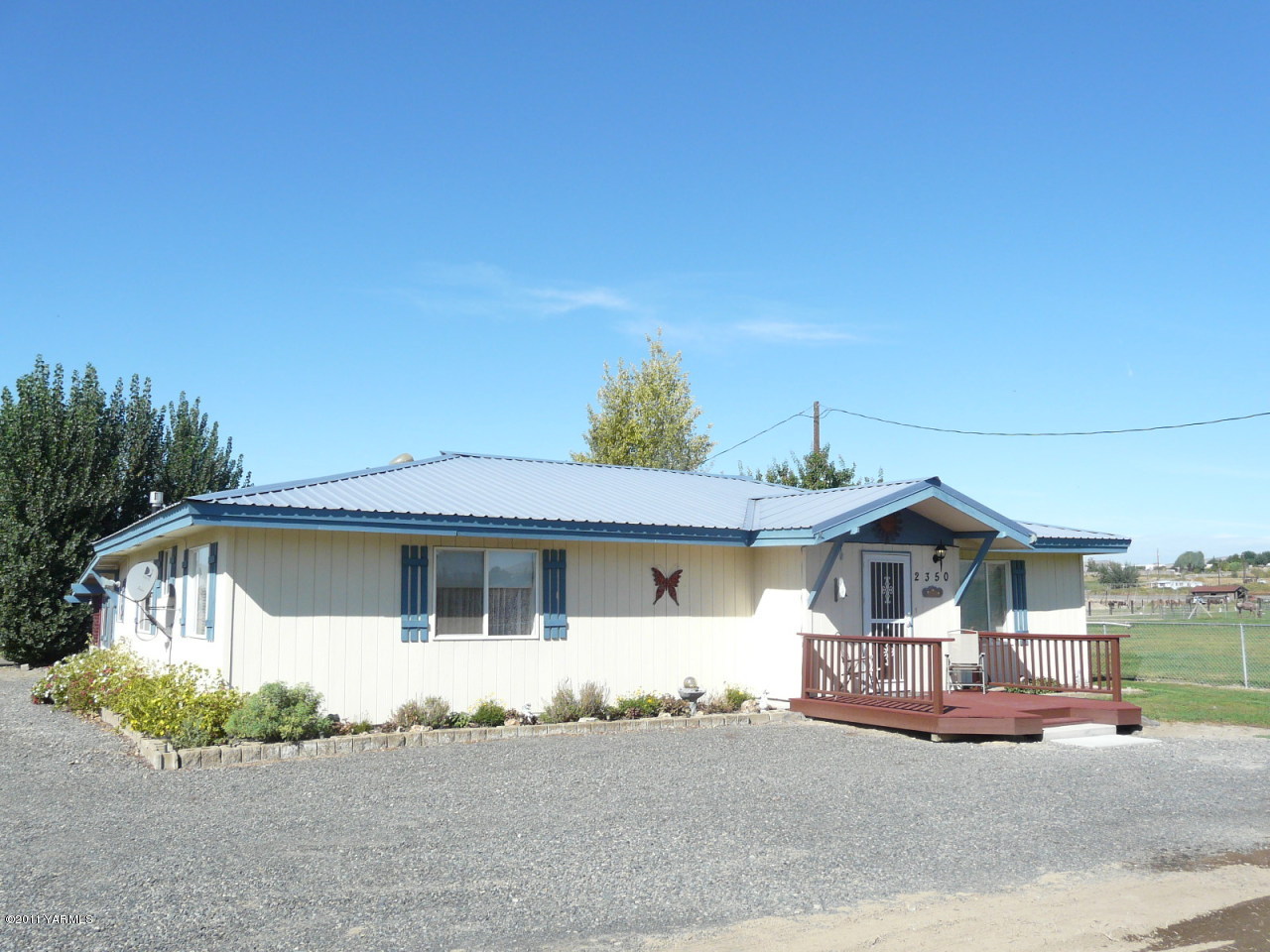 2350 Duffield Road Moxee, WA 98936 - Photo 21 of 21 a front view of a house with a garden and parking
