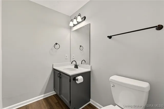 $142,500 | 213 Colonial Club Drive, New Albany, IN 47150