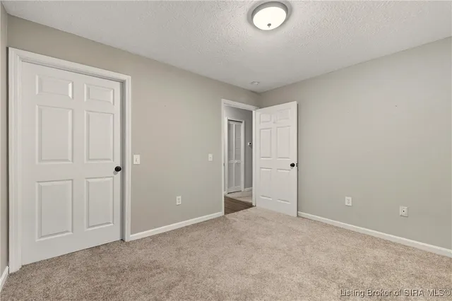 $142,500 | 213 Colonial Club Drive, New Albany, IN 47150