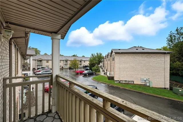 $142,500 | 213 Colonial Club Drive, New Albany, IN 47150