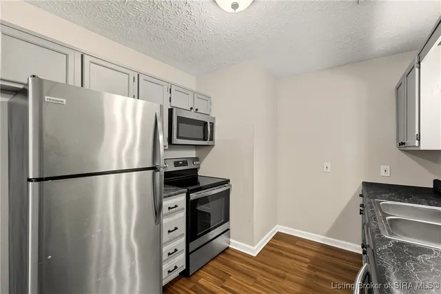 $142,500 | 213 Colonial Club Drive, New Albany, IN 47150