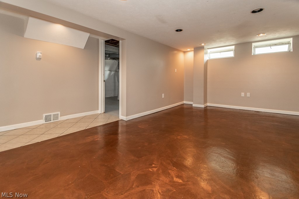 1177 Avondale Road Cleveland, OH 44121 - Photo 32 of 35