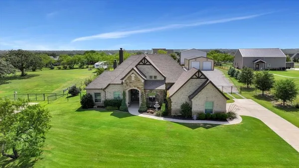 $639,995 | 140 Lucky Ridge Lane, Boyd, TX 76023
