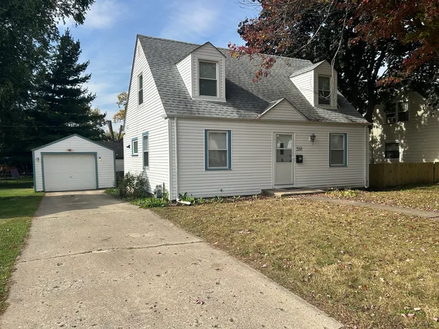 $2,150 | 510 South Alfred Avenue, Elgin, IL 60123