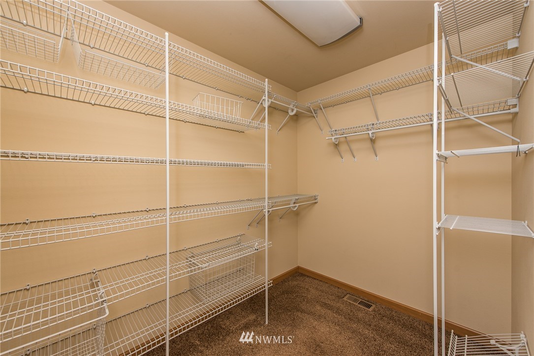 86 Hidden Valley Road Port Angeles, WA 98362 - Photo 23 of 23 a room that has a door in it