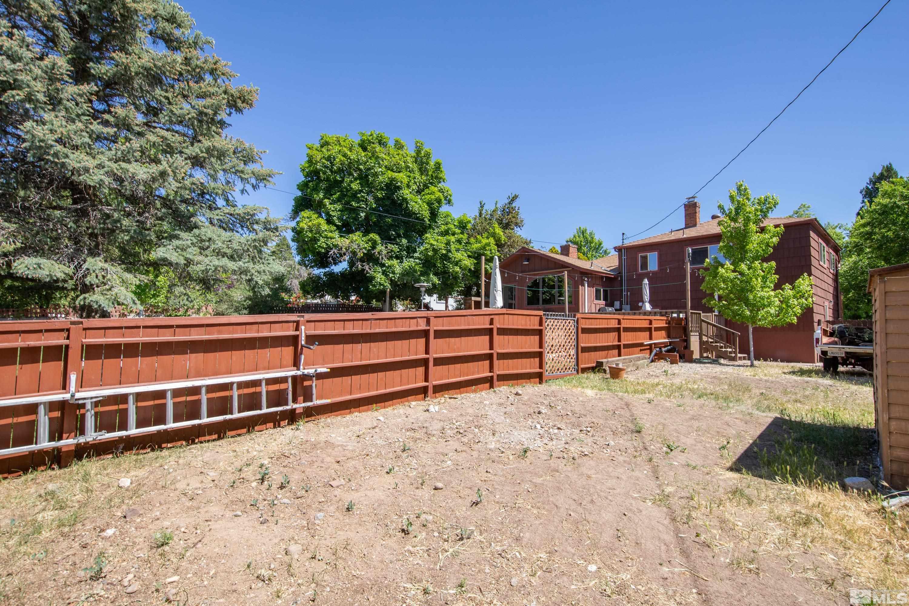 1575 Wesley Drive Reno, NV 89503 - Photo 38 of 40 a view of a backyard