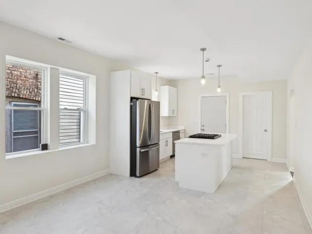 $2,500 | 5547 West Jackson Boulevard, Unit 1, Chicago, IL 60644