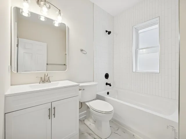 $2,500 | 5547 West Jackson Boulevard, Unit 1, Chicago, IL 60644