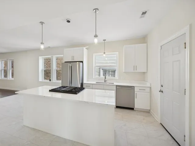 $2,500 | 5547 West Jackson Boulevard, Unit 1, Chicago, IL 60644