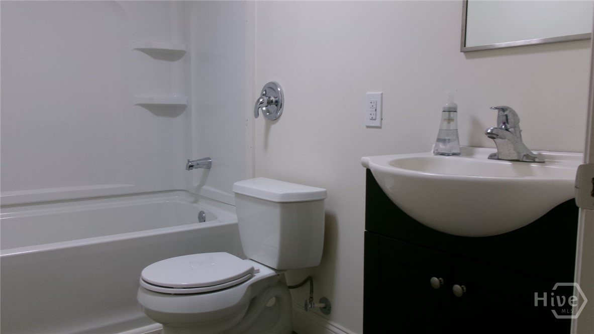 17827 Highway 129 Claxton, GA 30417 - Photo 14 of 20 Bath