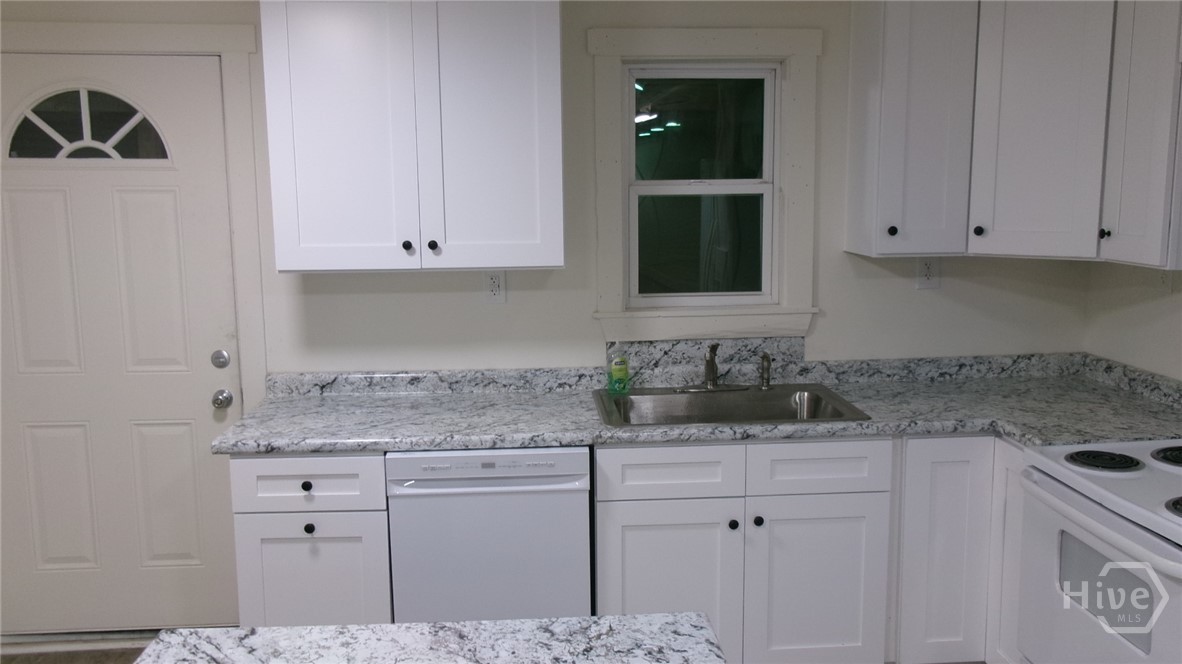 17827 Highway 129 Claxton, GA 30417 - Photo 18 of 20 Kitchen