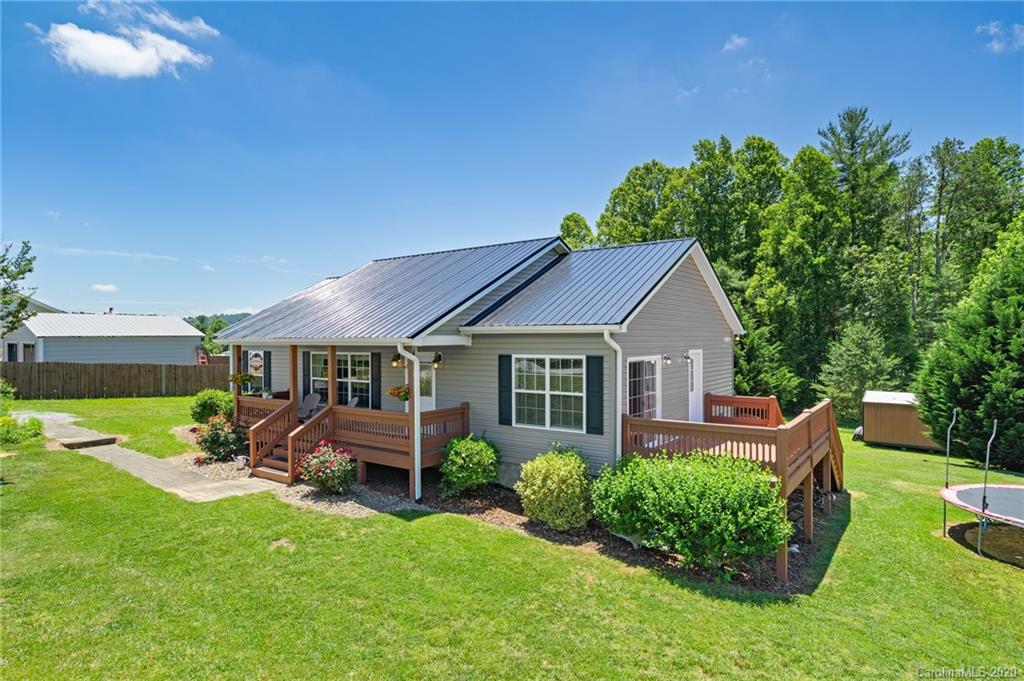 135 Ridge Field Drive Hendersonville, NC 28792 - Photo 25 of 28 a front view of a house with garden