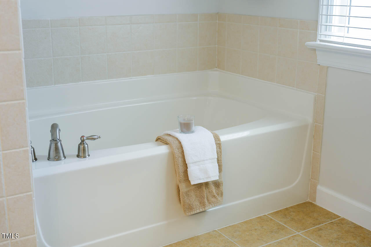 5515 South Roxboro Street, Unit 4 Durham, NC 27713 - Photo 22 of 34 a bathroom with a bathtub