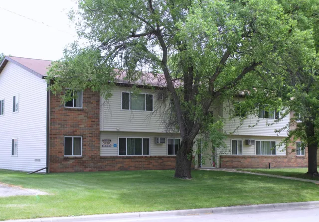 $555 | 320 1st Street, Unit 1, Clinton, MN 56225