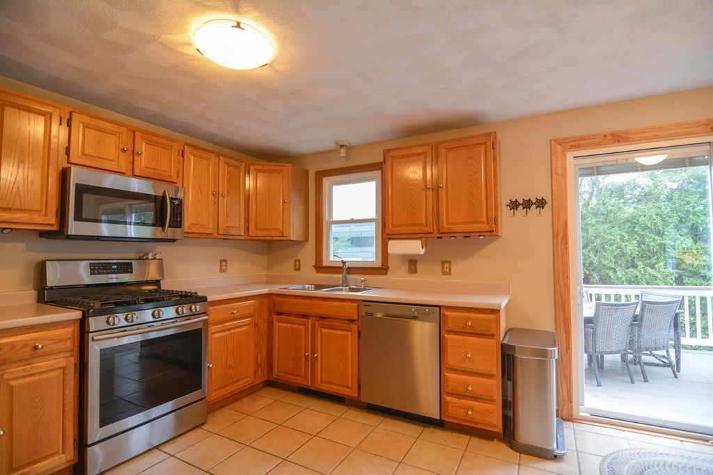 27 Thorndike Road North Andover, MA 01845 - Photo 12 of 29 Gallery Image 12