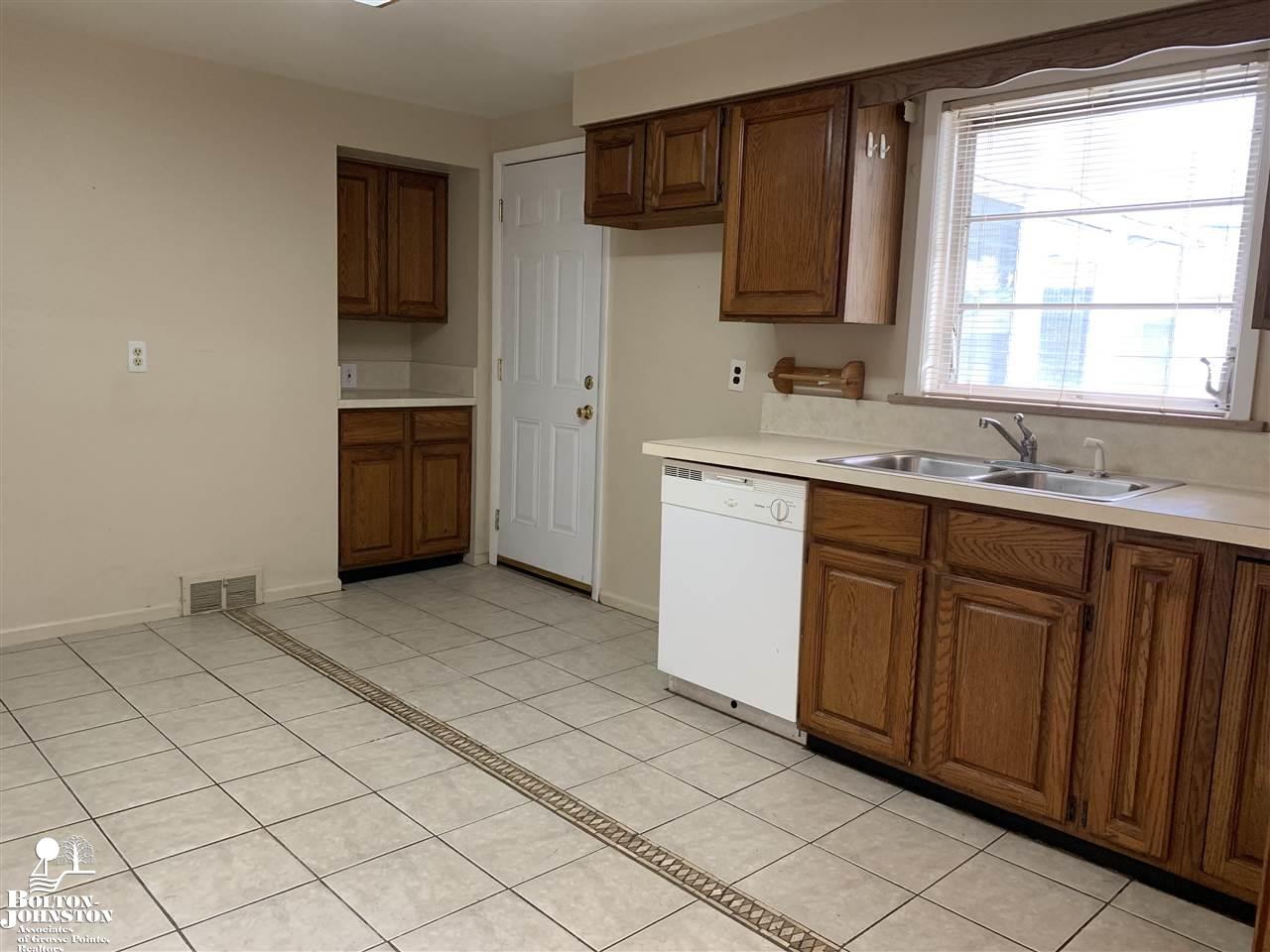 20928 Littlestone Road Harper Woods, MI 48225 - Photo 11 of 27