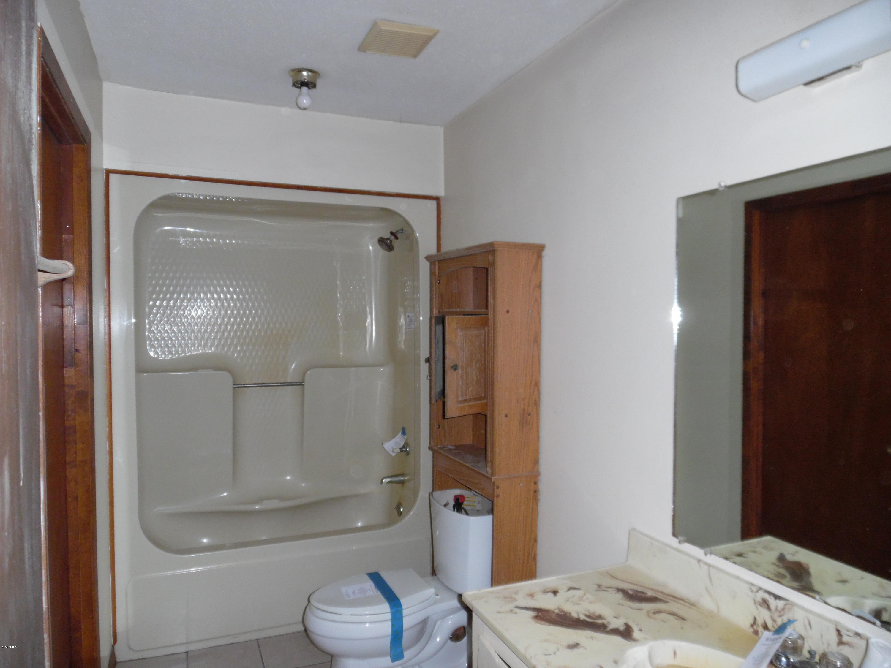 18 Blue Blackmon Road Picayune, MS 39466 - Photo 2 of 7 Bathroom