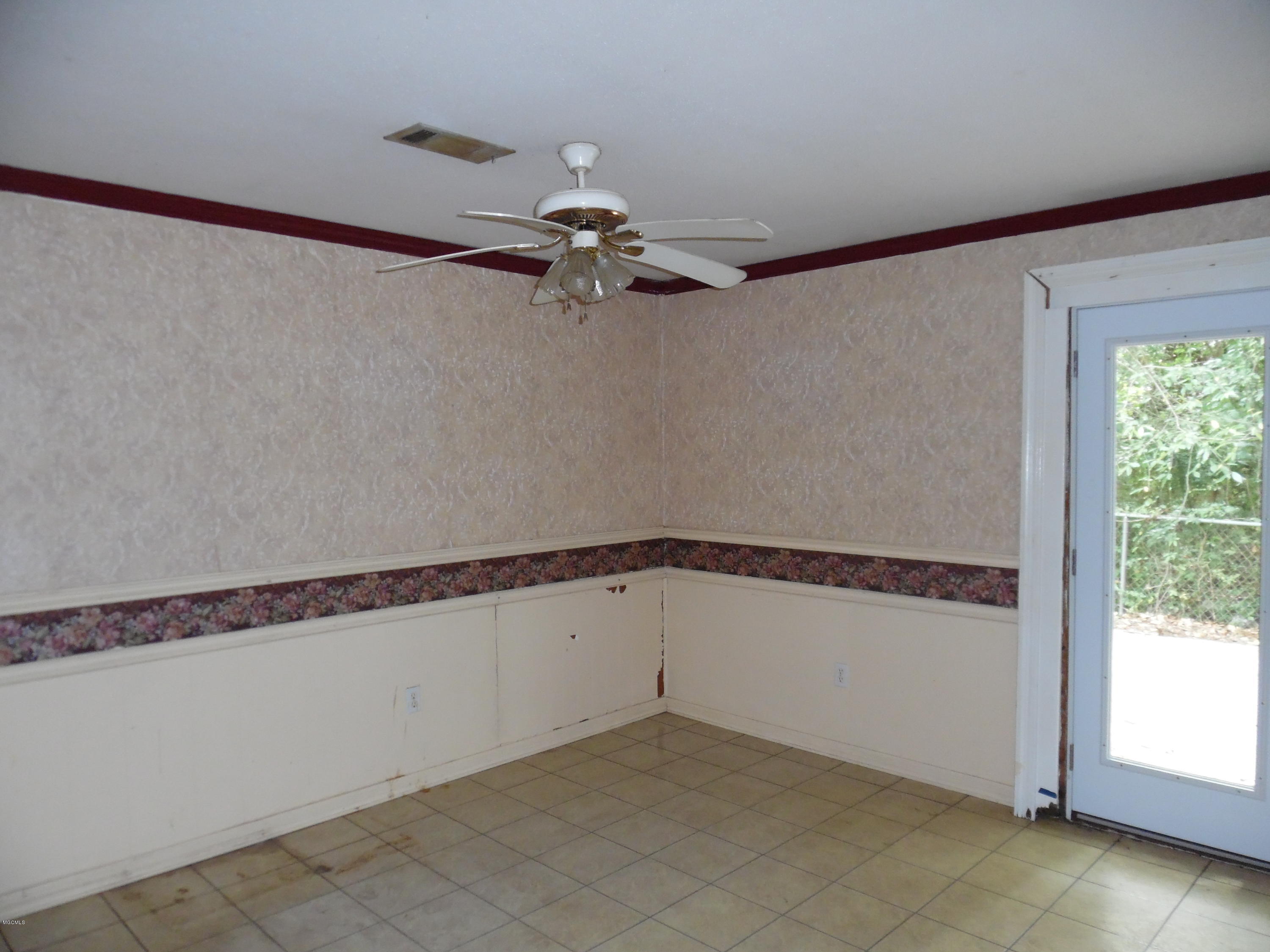 18 Blue Blackmon Road Picayune, MS 39466 - Photo 4 of 7 Eat in Kitchen