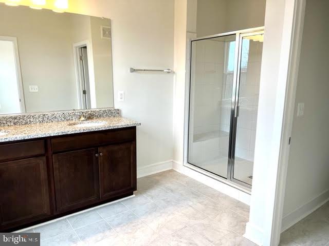 43264 Farringdon Square Ashburn, VA 20148 - Photo 18 of 27 a bathroom with a sink and a mirror