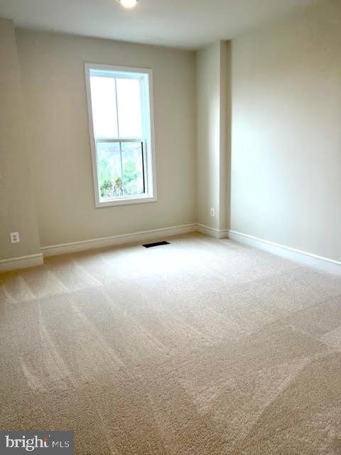 43264 Farringdon Square Ashburn, VA 20148 - Photo 22 of 27 an empty room with windows