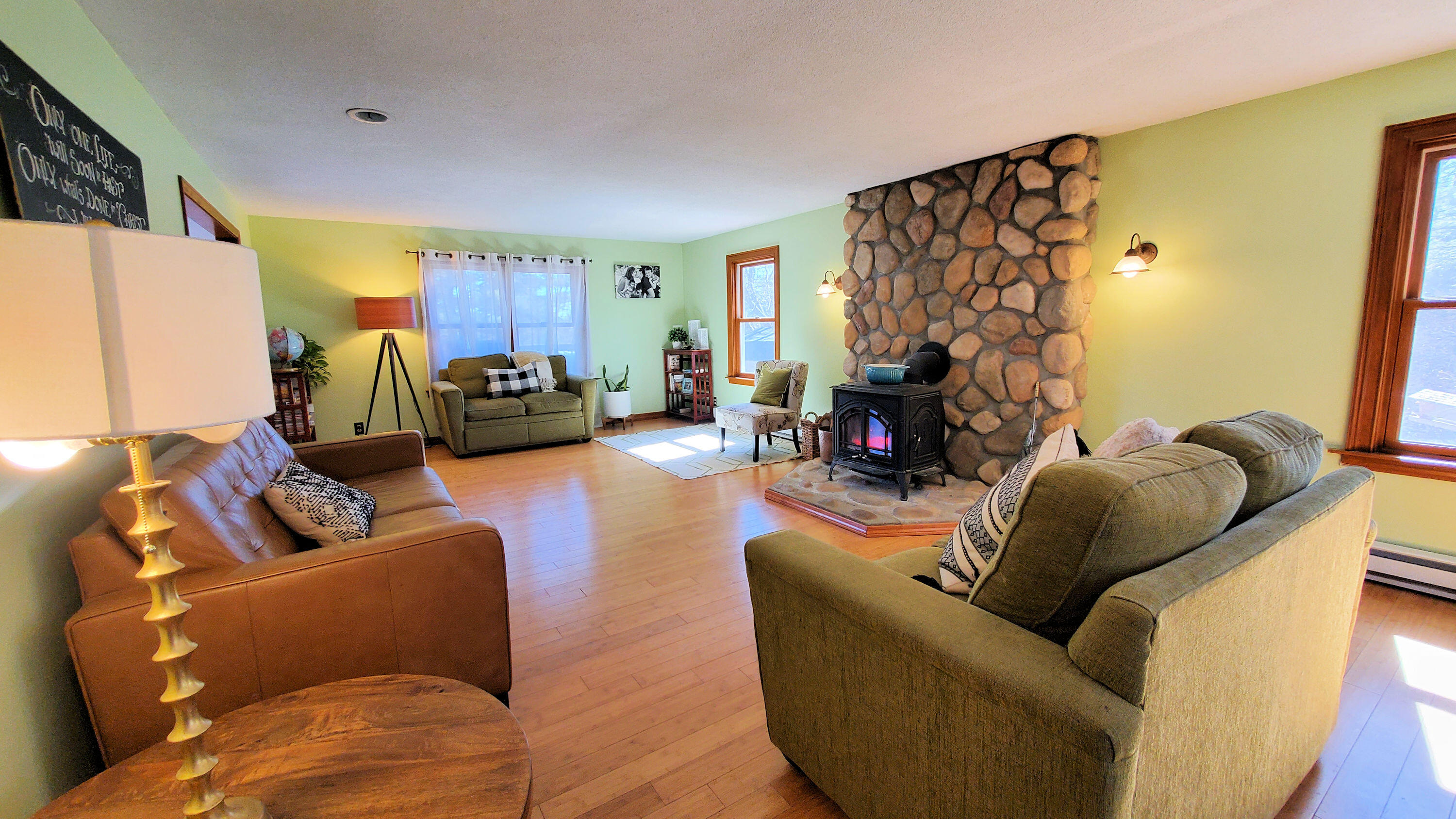 171 Spring Road Pittsfield, ME 04967 - Photo 12 of 33 05_living2