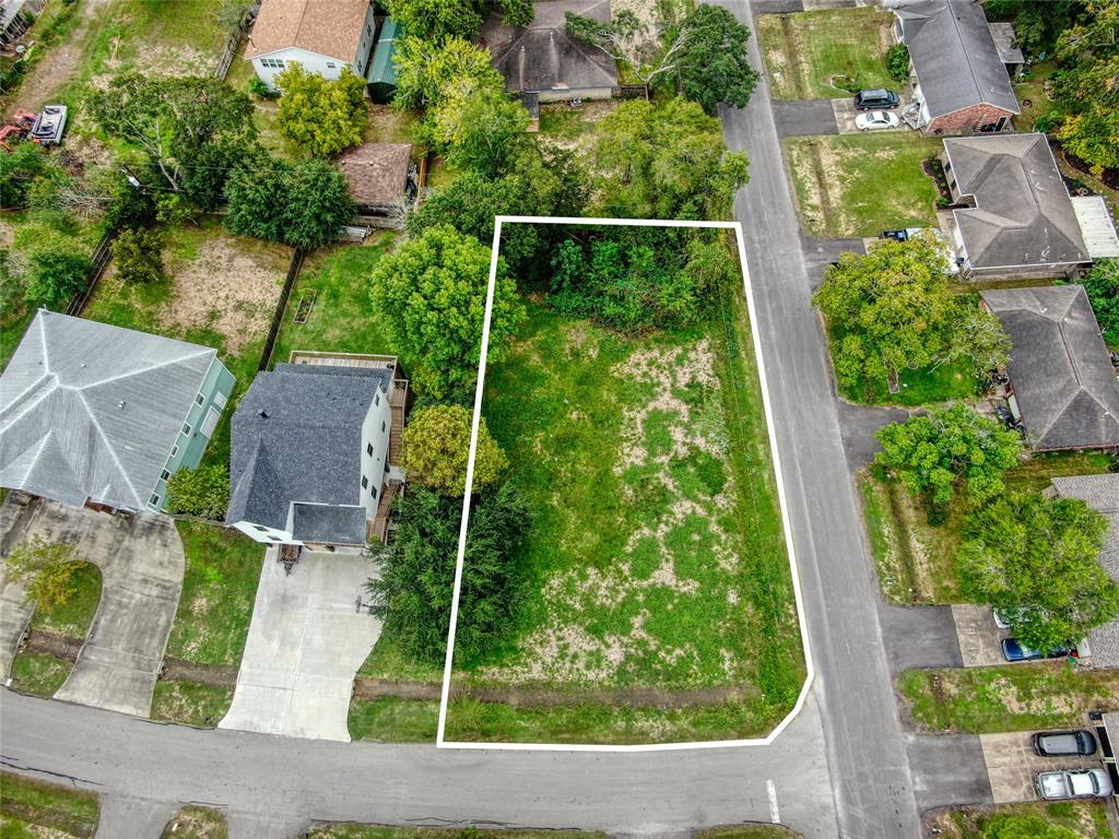 2213 Rimrock Street League City, TX 77565 - Photo 2 of 9 an outdoor view with garden