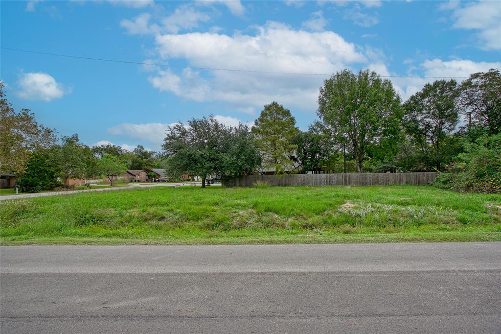 2213 Rimrock Street League City, TX 77565 - Photo 8 of 9 a view of a yard and basketball court