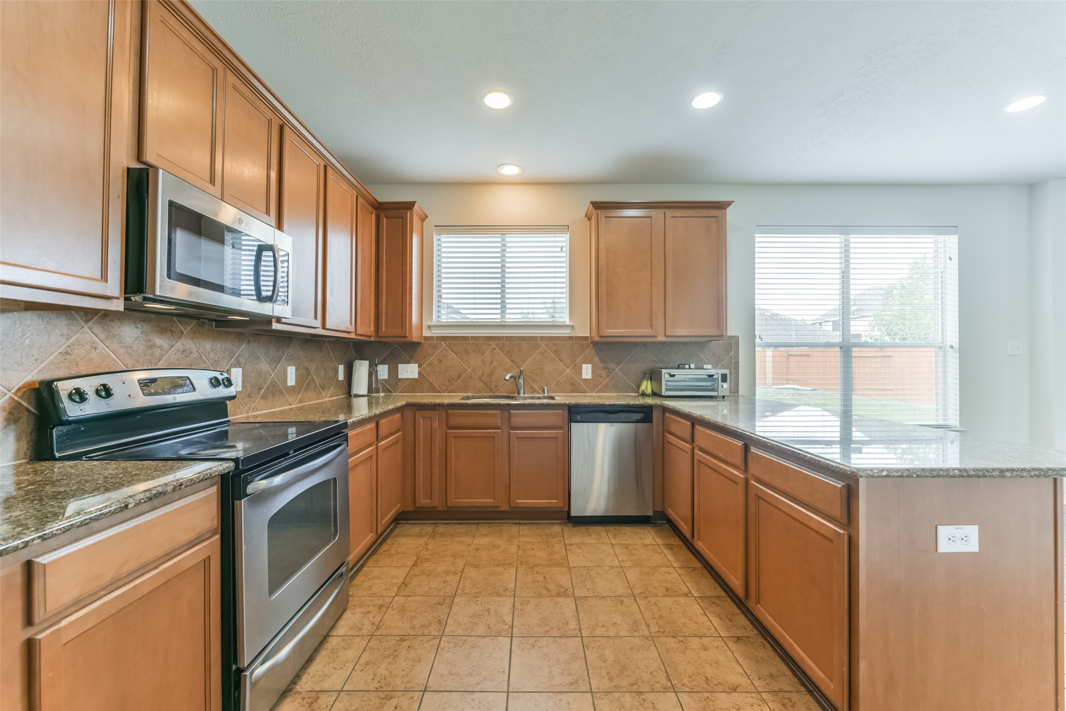 5418 Lilac Grove Lane Rosharon, TX 77583 - Photo 9 of 19