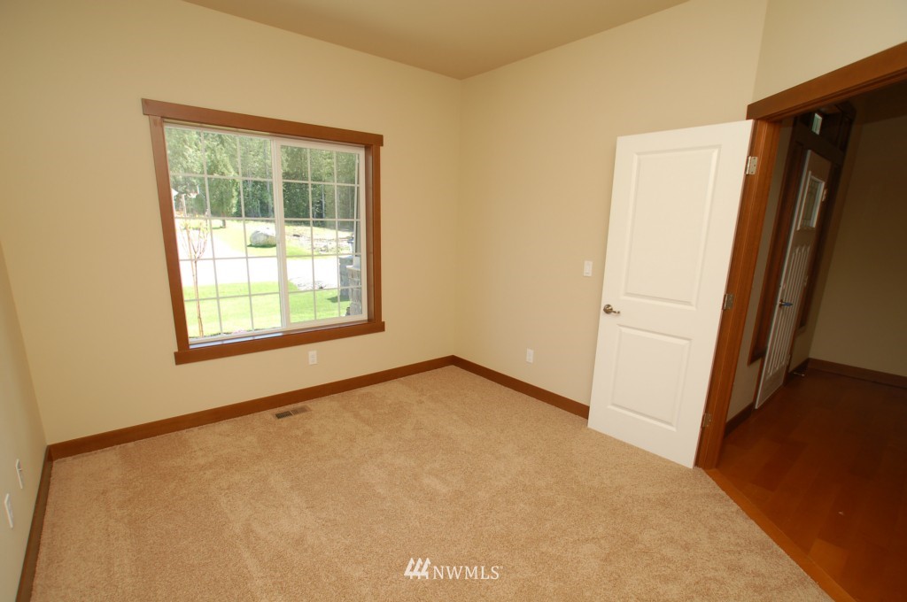 8839 Fox Ridge Lane Southeast Olympia, WA 98513 - Photo 5 of 12 Gallery Image 5